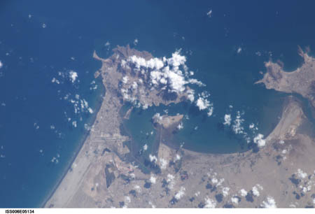 Aden Flughafen  - http:/eol.jsc.nasa.gov - ISS006_ISS006-E-5134